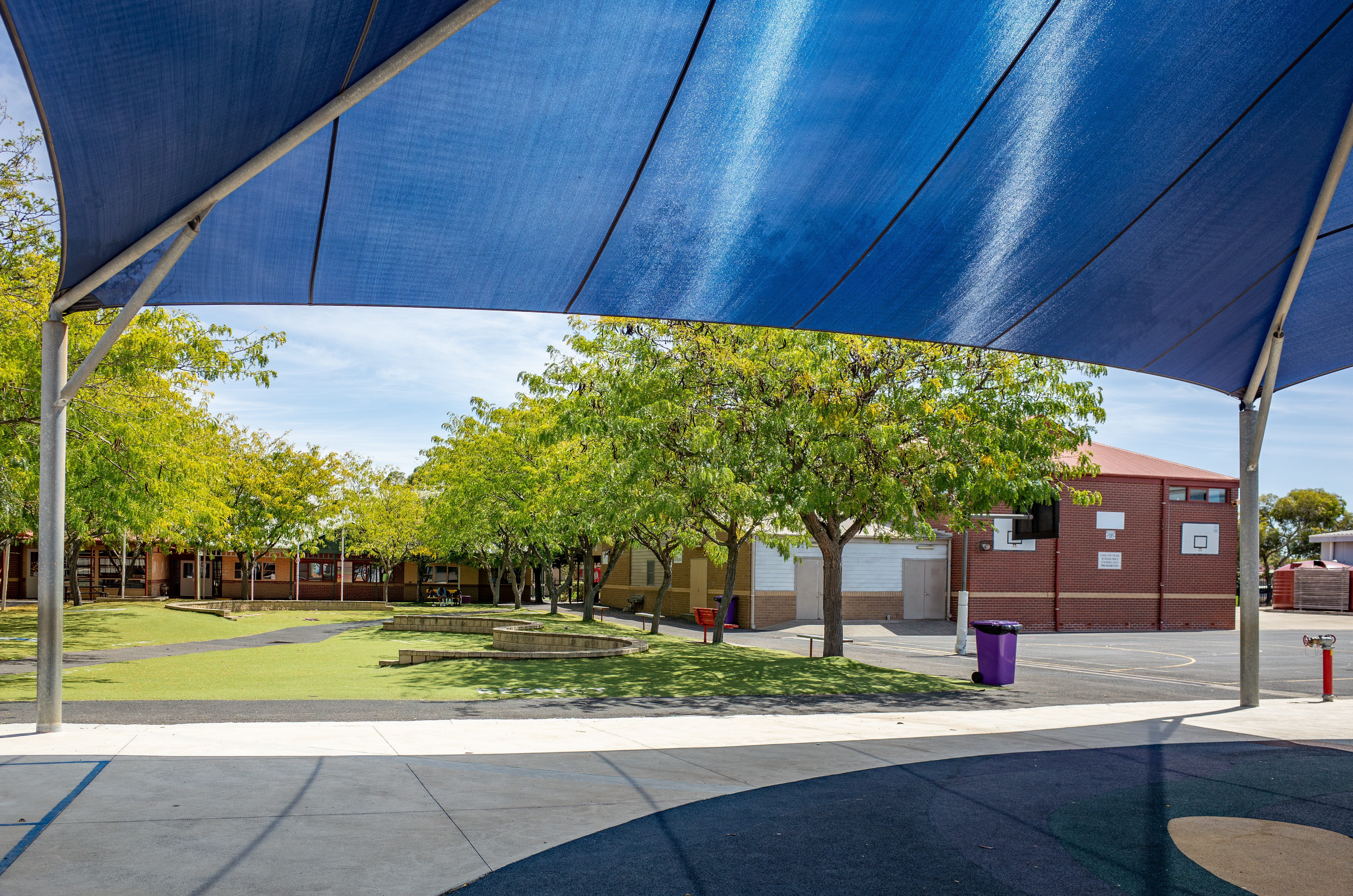 School governance and oversight seen through the school grounds